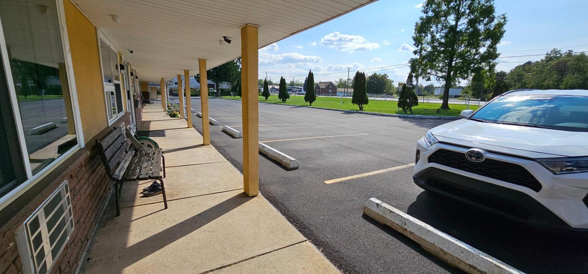 Mount Laurel Motel Hazleton Exteriör bild